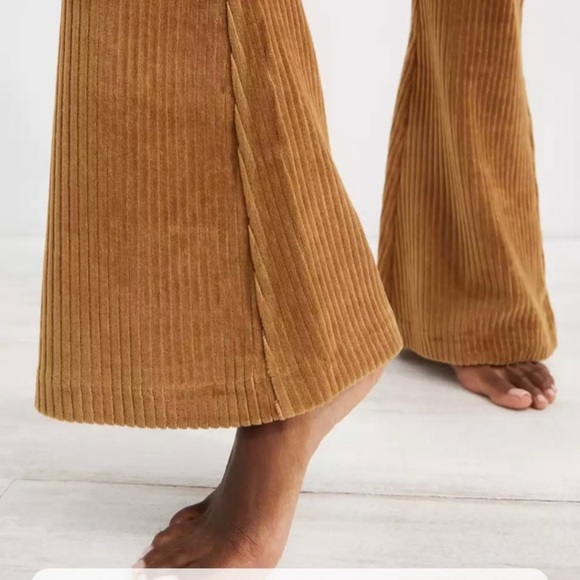 Aerie NWT groove on highwaist velour flare leg legging size M tree line gold - Picture 4 of 8